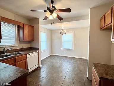 9725 Parkview Avenue, Garfield Heights, OH - Photo 8