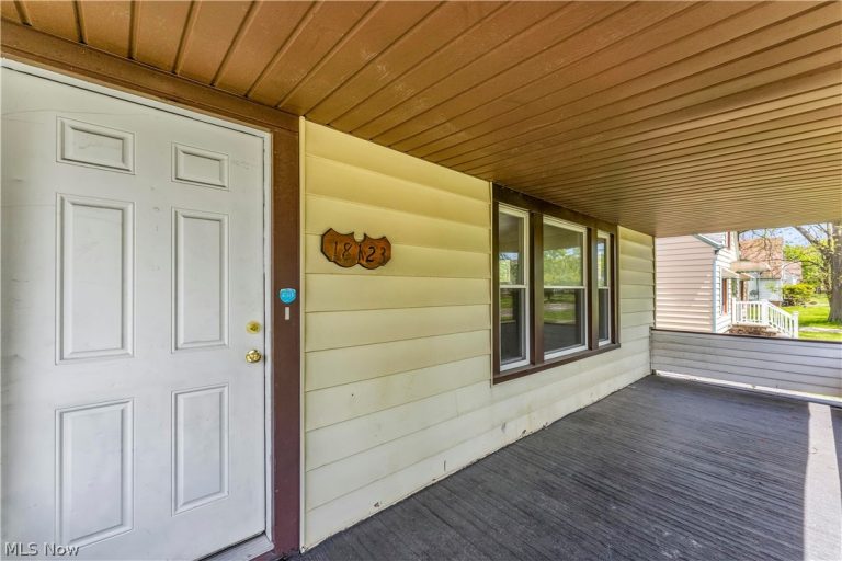 18123 Mccracken Road, Maple Heights, OH - Photo 3
