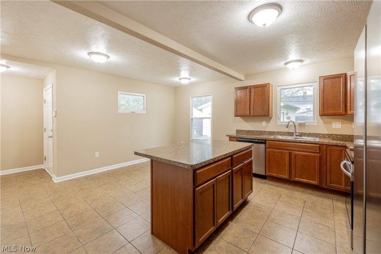 17511 Throckley Avenue, Cleveland, OH - Photo 8