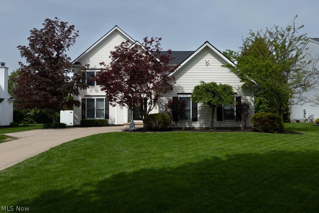 8409 Forest View Drive, Olmsted Falls, OH