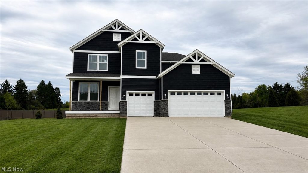 6379 Cooper Hawk Drive, Medina, OH