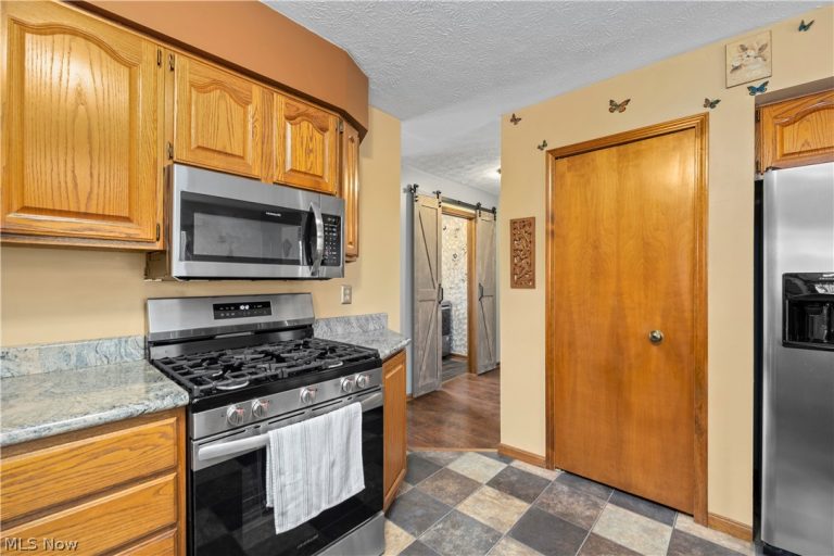 5516 Andover Drive, Parma, OH - Photo 8