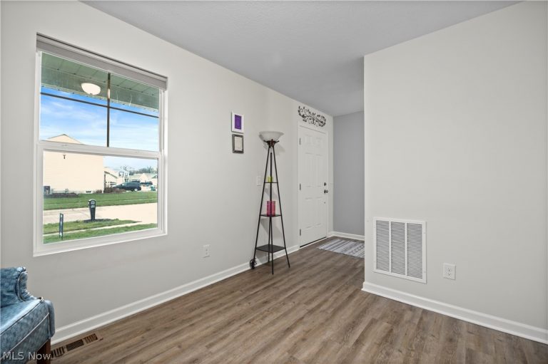 5993 Montauk Point, Vermilion, OH - Photo 6