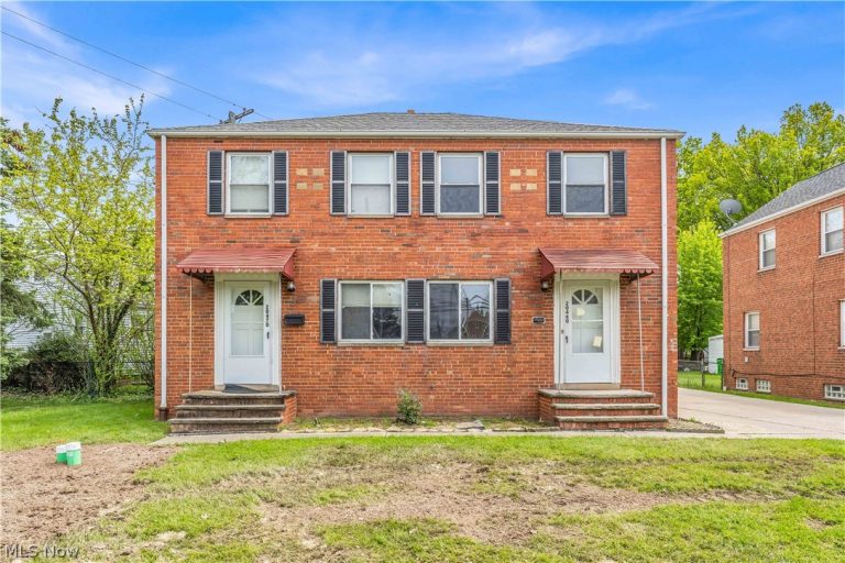 20470 Lake Shore Boulevard, Euclid, OH - Photo 2