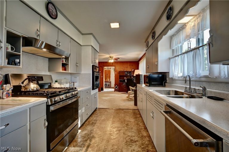 1017 Kaderly Street, New Philadelphia, OH - Photo 6