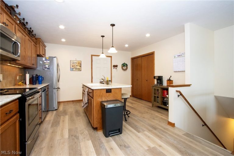 233 Woodbury Circle, Dalton, OH - Photo 4