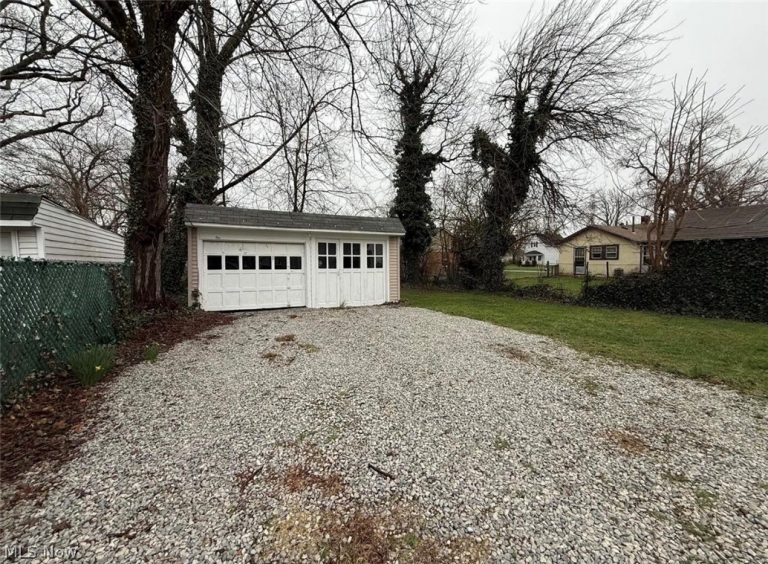 747 Brownell Avenue, Lorain, OH - Photo 2