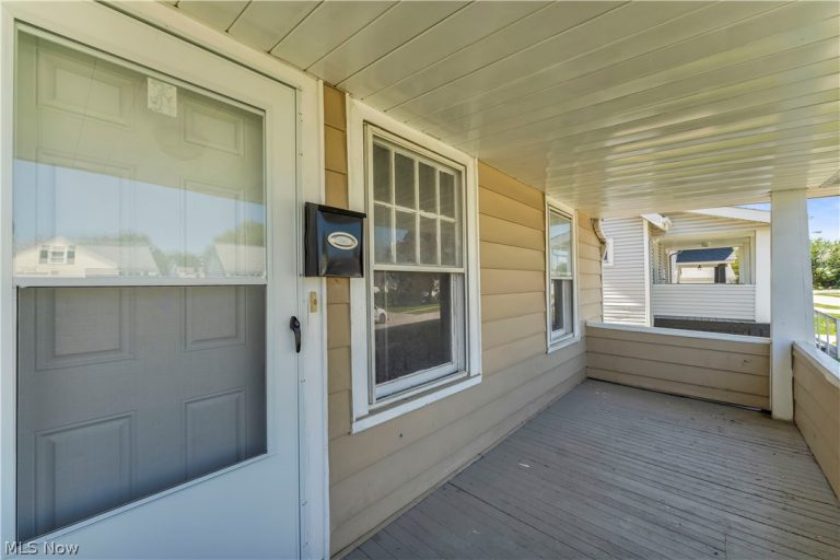 12808 Havana Road, Garfield Heights, OH - Photo 3