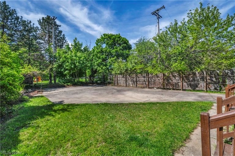 11600 Beulah Avenue, Cleveland, OH - Photo 6