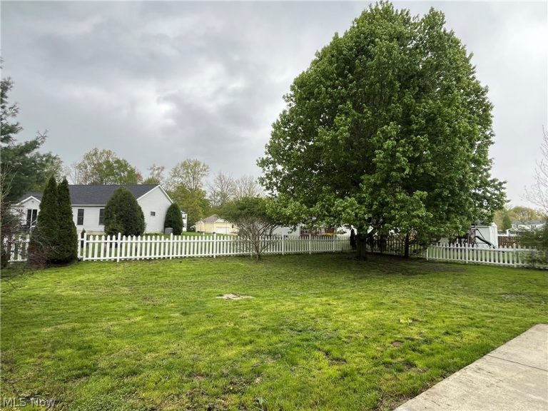 835 Yorkshire Drive, Ravenna, OH - Photo 4