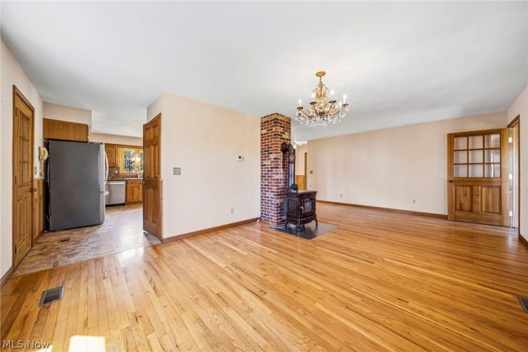 16715 Nauvoo Road, Middlefield, OH - Photo 8