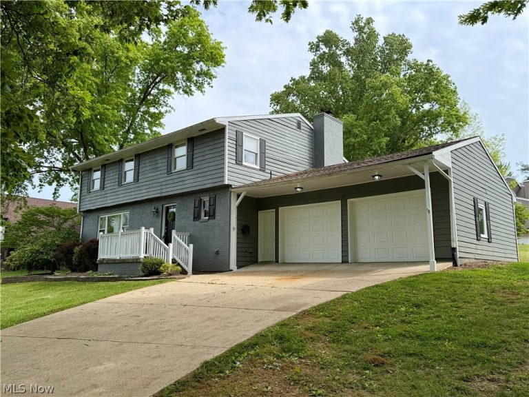 21 Cherry Hills Drive, Belpre, OH, 45714