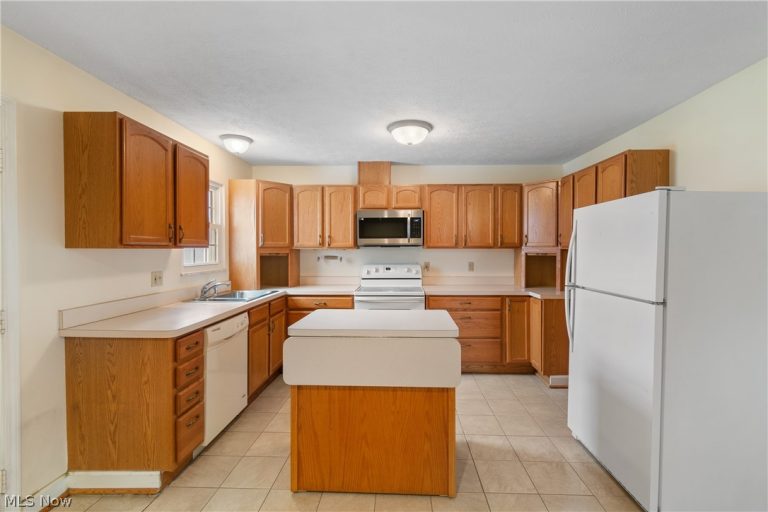 5104 Liberty Lane #A, Willoughby, OH - Photo 4