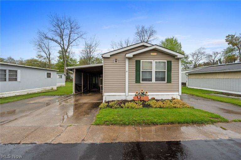 6 Laverne Lane, Chardon, OH, 44024