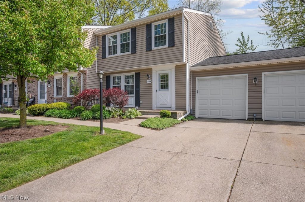7396 Chestnut Commons Drive, Mentor, OH