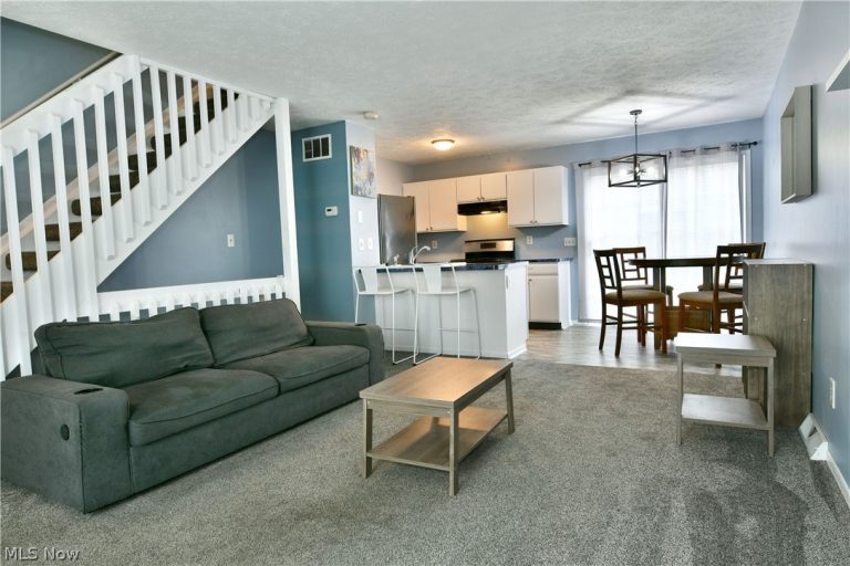 3164 Deer Trail #B, Cortland, OH - Photo 6
