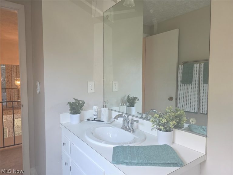 6783 Kirkwood Drive, Mentor, OH - Photo 8
