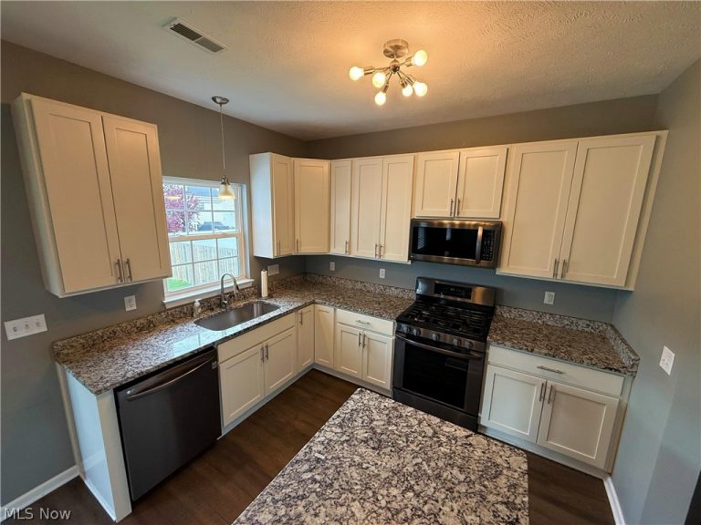 205 Settlers Lane, Painesville, OH - Photo 5