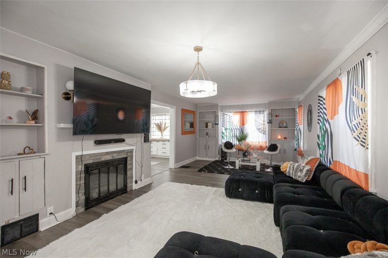 982 Roanoke Road, Cleveland Heights, OH - Photo 3