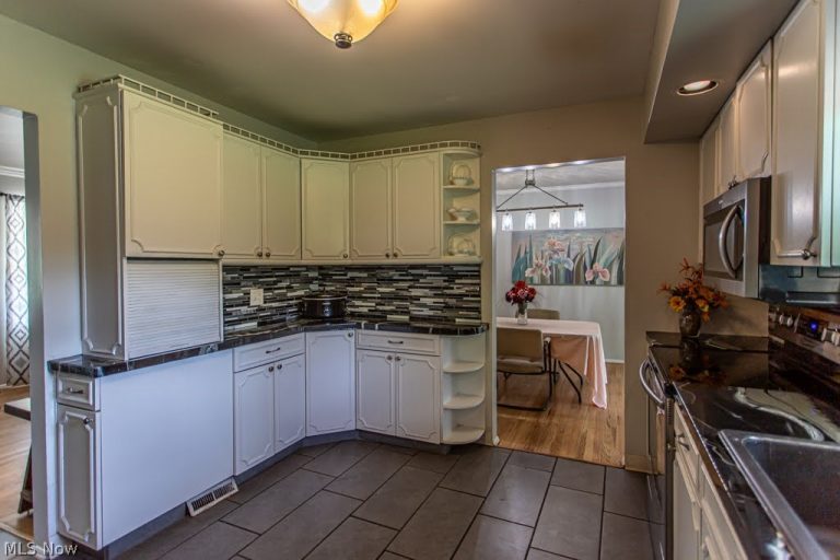 8523 Sleepy Hollow Drive, Warren, OH - Photo 8