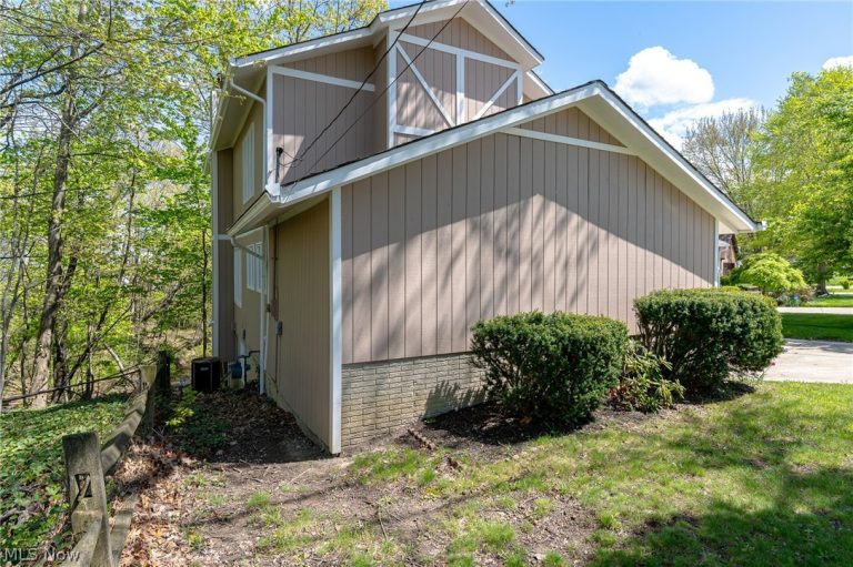 495 Cahoon Road, Bay Village, OH - Photo 2