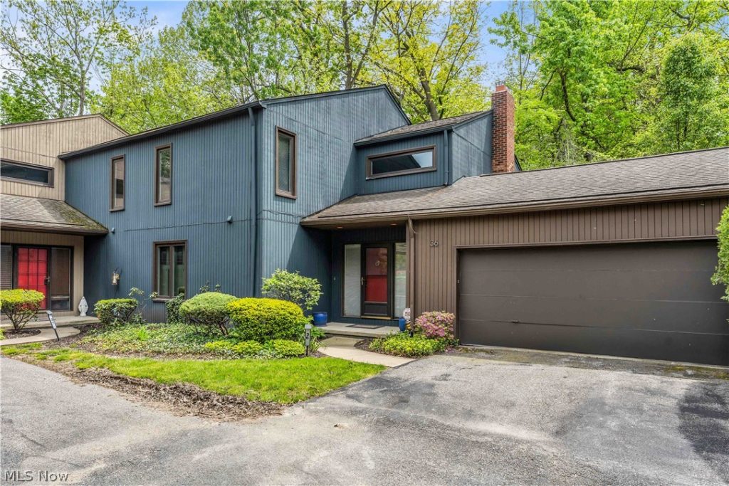 36 Oakshore Drive, Bratenahl, OH