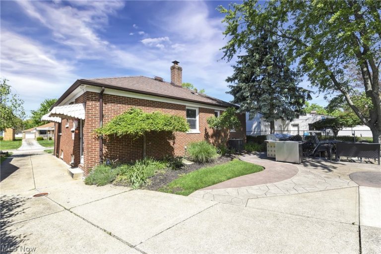 6483 Fernhurst Avenue, Parma Heights, OH - Photo 6
