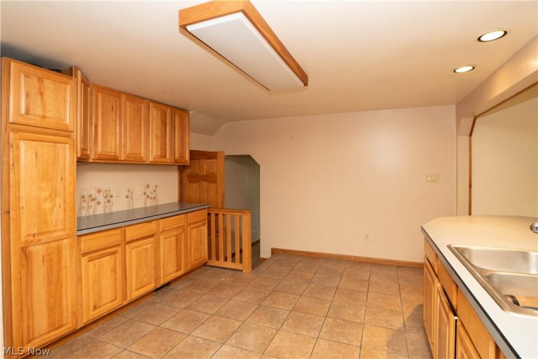 2393 Goodenough Avenue, Akron, OH - Photo 8