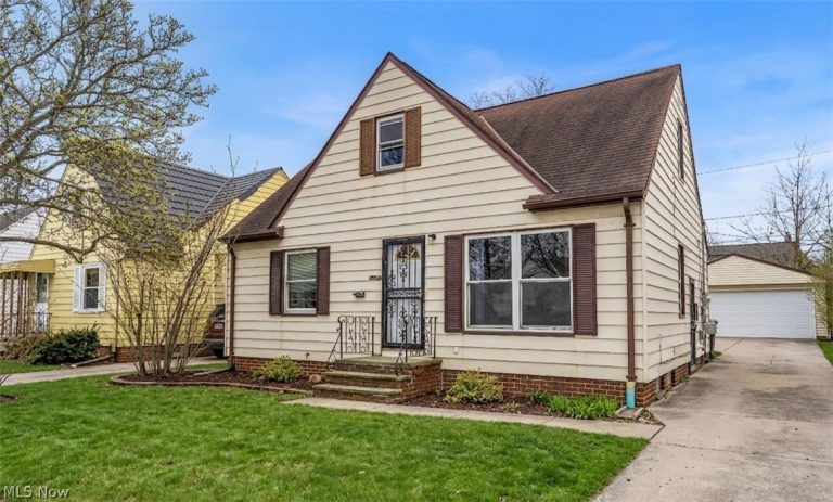 12918 Eastwood Boulevard, Garfield Heights, OH - Photo 2