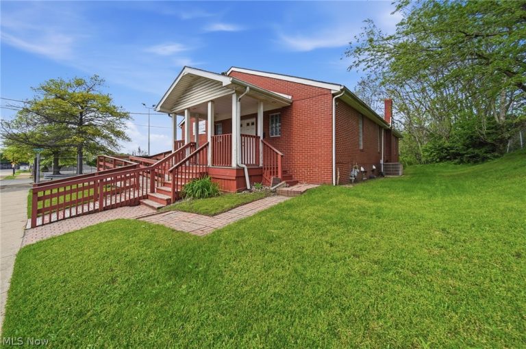 611 Hartford Avenue, Canton, OH - Photo 4
