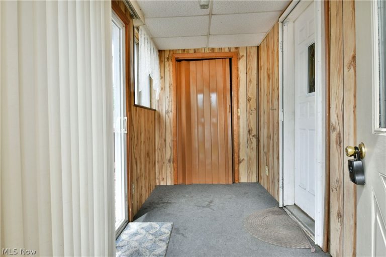 211 Wilson Avenue, Girard, OH - Photo 8