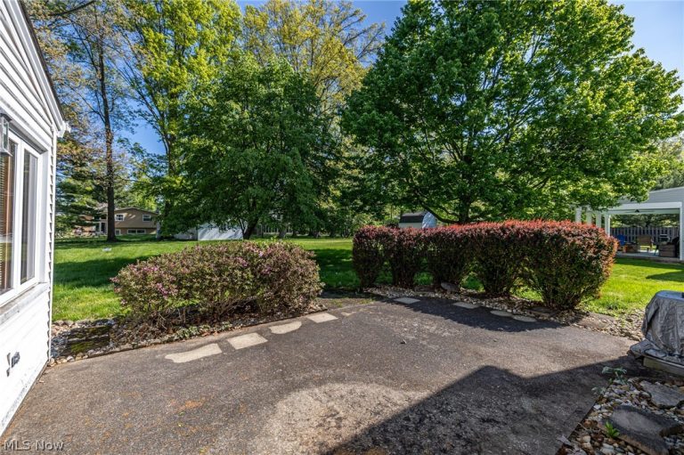 32696 Surrey Lane, Avon Lake, OH - Photo 8