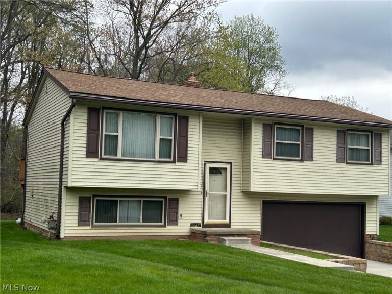 24437 Ridgeline, Bedford Heights, OH - Photo 3