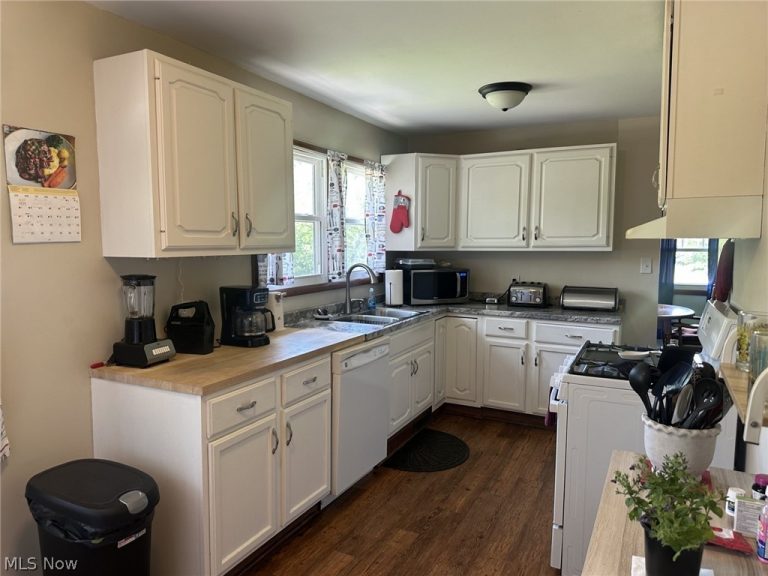 459 Elizabeth Pike, Mineral Wells, WV - Photo 5