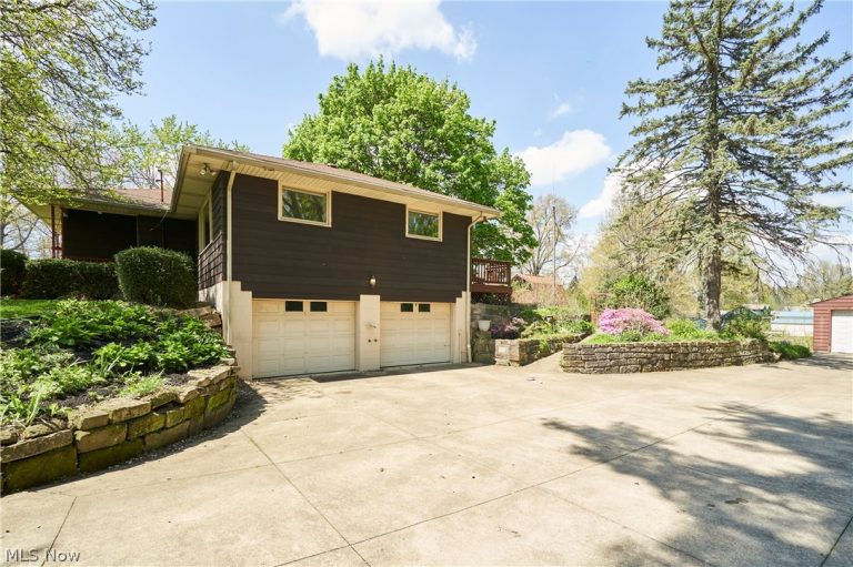 647 Killian Road, Coventry, OH - Photo 3