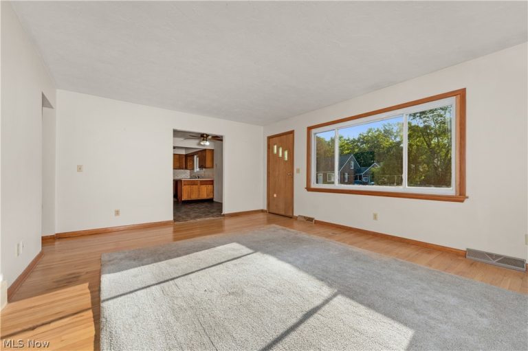 128 Forest Boulevard, Avon Lake, OH - Photo 3