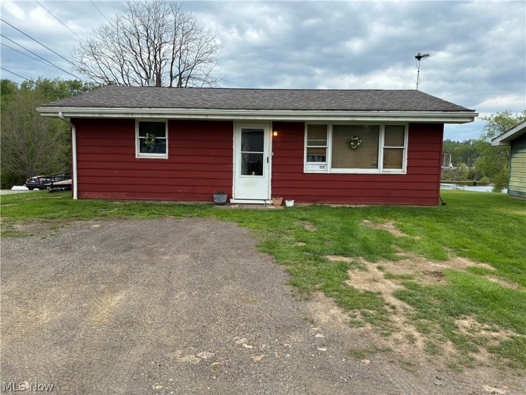 78 Magnolia Drive, New Cumberland, WV, 26047