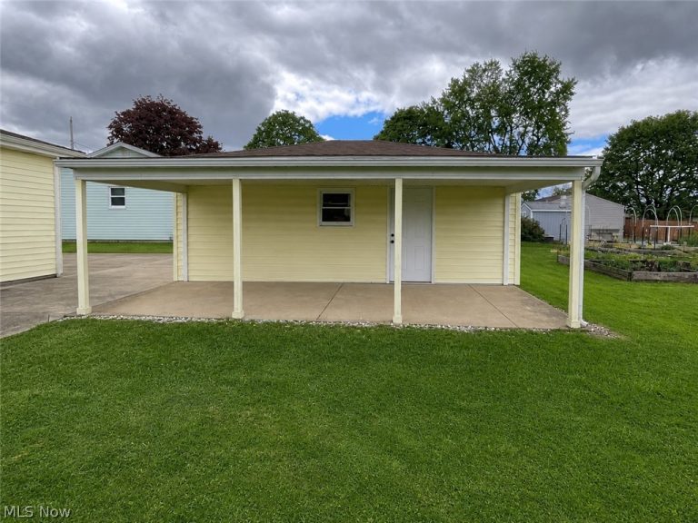525 Omar Street, Struthers, OH - Photo 3