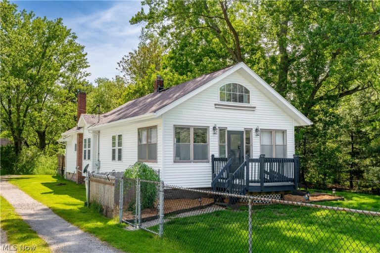 122 Southeast Avenue, Tallmadge, OH - Photo 3