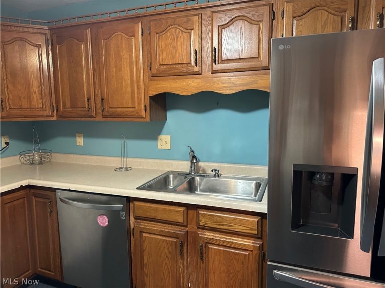 1201 Lakeview Drive, Parkersburg, WV - Photo 4