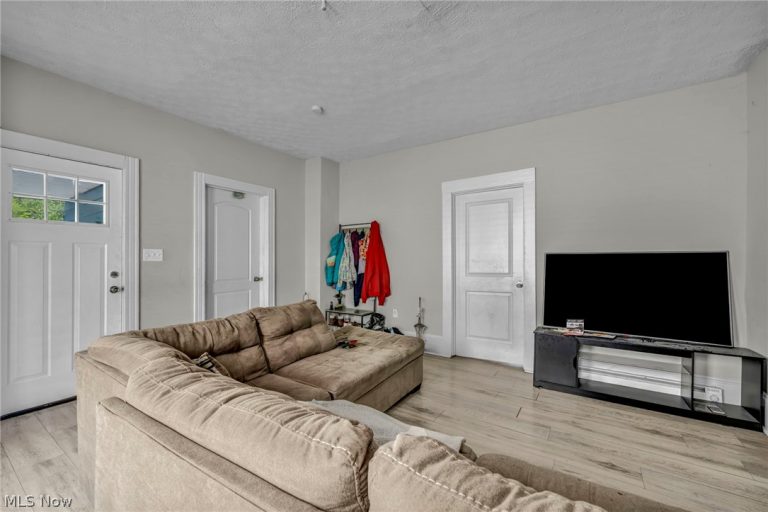 3010 Daisy Avenue, Cleveland, OH - Photo 5