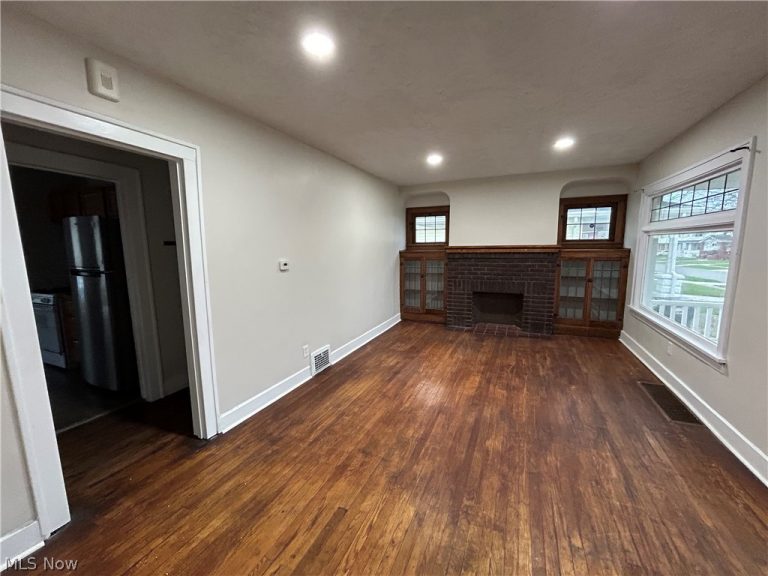 9725 Parkview Avenue, Garfield Heights, OH - Photo 3
