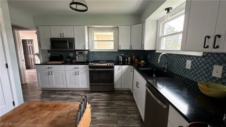 300 Concord Drive, Lorain, OH - Photo 6