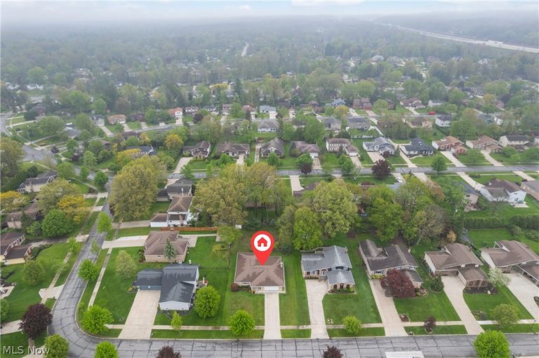 6968 Carol Drive, Independence, OH - Photo 4