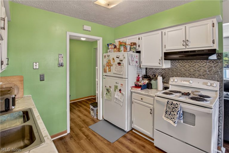 17522 Independence Court #3C, Brook Park, OH - Photo 5