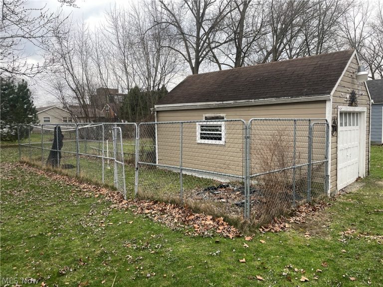 625 Meadowbrook Avenue, Warren, OH - Photo 2