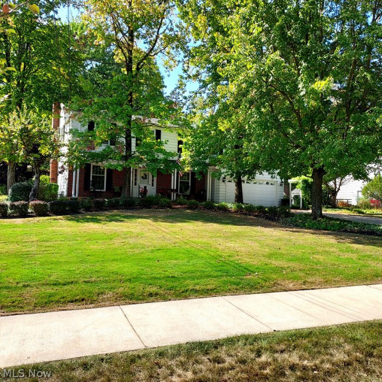 6958 Chapel Hill Drive, Brecksville, OH - Photo 2