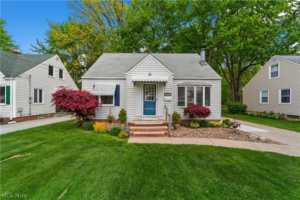 27840 Lincoln Road, Bay Village, OH