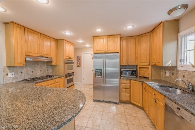 22532 Byron Road, Shaker Heights, OH - Photo 8
