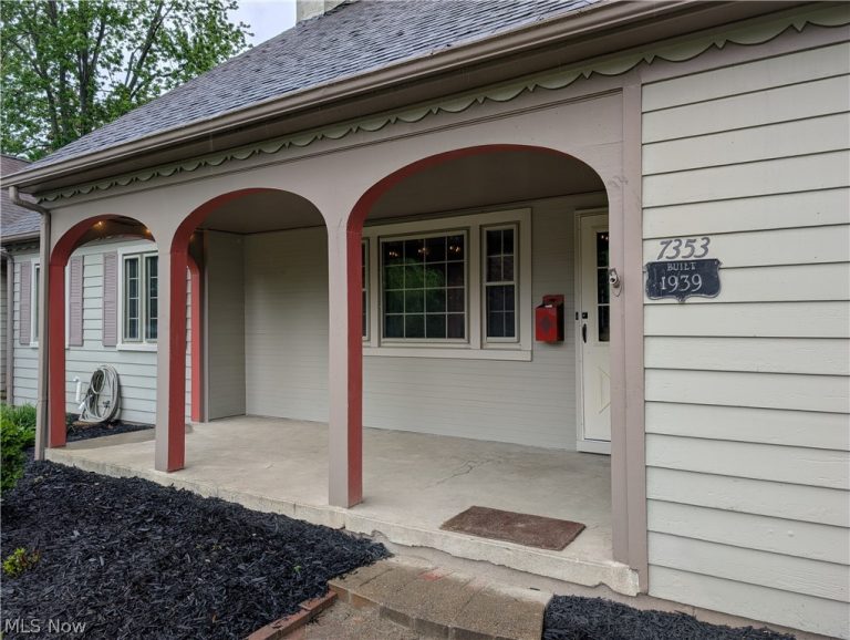 7353 Columbia, Olmsted Falls, OH - Photo 3